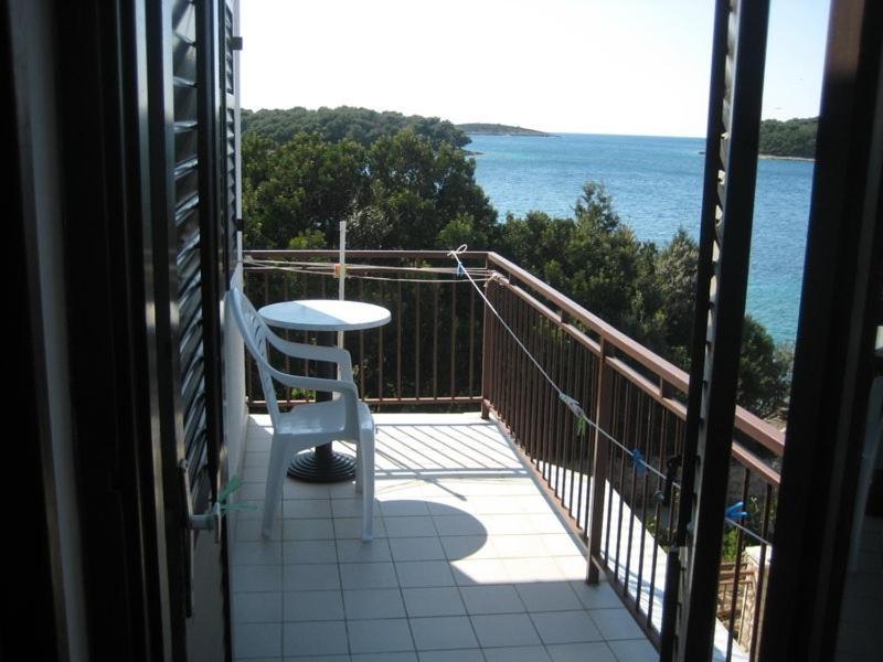 Apartments By The Sea Maslinica, Solta - 774 Grohote Kültér fotó
